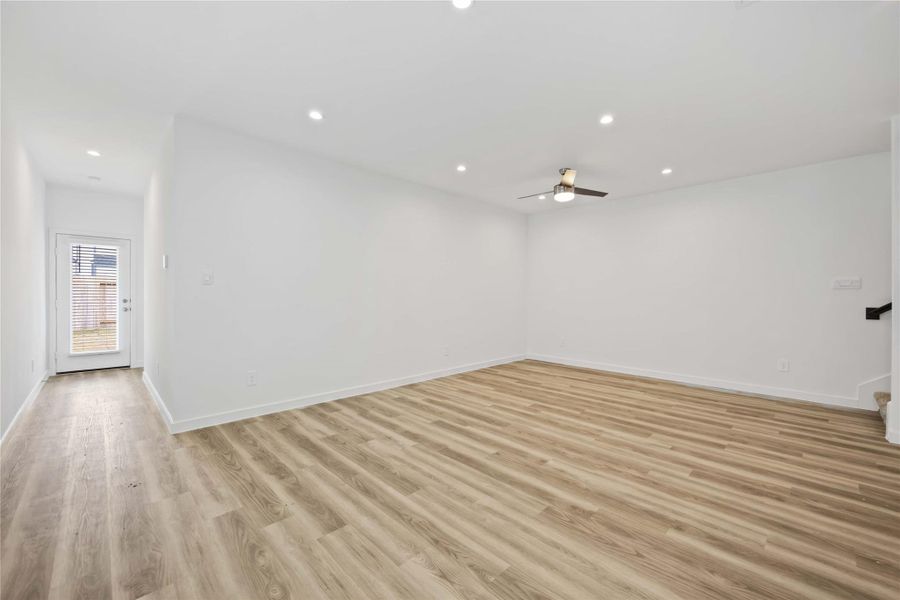 Spacious, unfurnished interior of a new home in Grand West, Houston (Image 9).