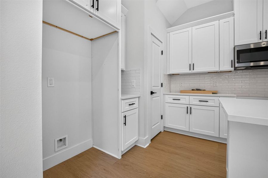 Modern Shaker Cabinets with soft close doors and drawers. Modern Shaker Cabinets with soft close doors and drawers.