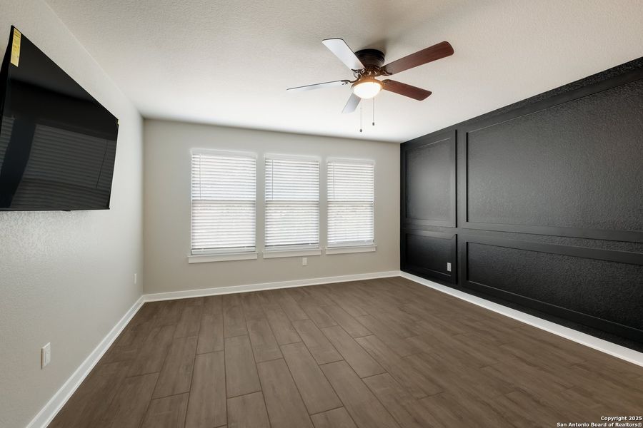 Spacious, unfurnished interior of a new home in , Lakehills (Image 17).