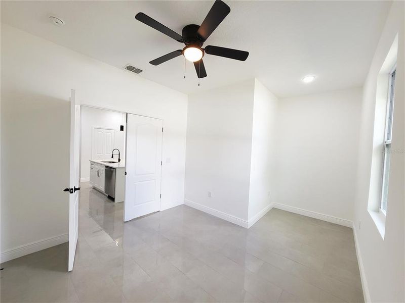 Spacious, unfurnished interior of a new home in , Palm Bay (Image 10).