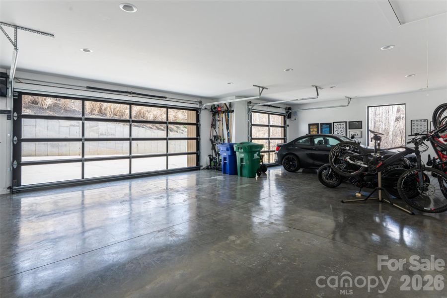 Spacious, unfurnished interior of a new home in , Asheville (Image 20).