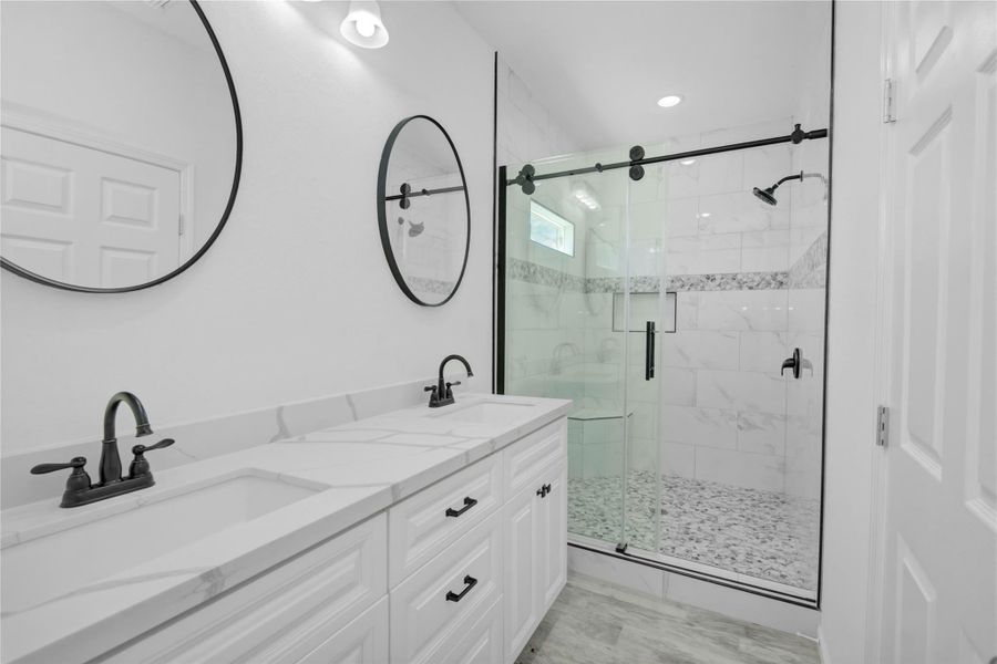 Furnished interior view inside a new home in , Freeport (Image 6).