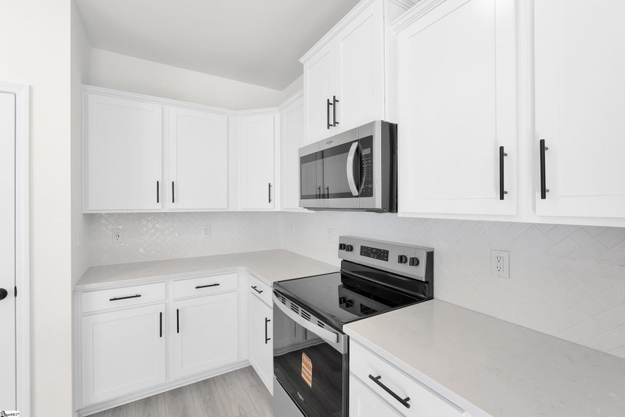 Furnished interior view inside a new home in Lynbrook, Boiling Springs (Image 9).