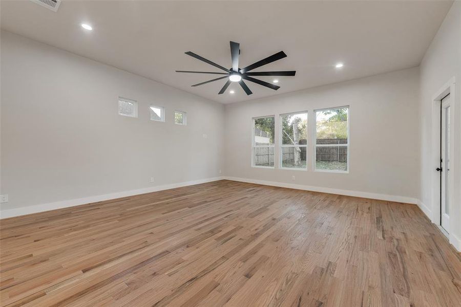 Spacious, unfurnished interior of a new home in , Dallas (Image 18).