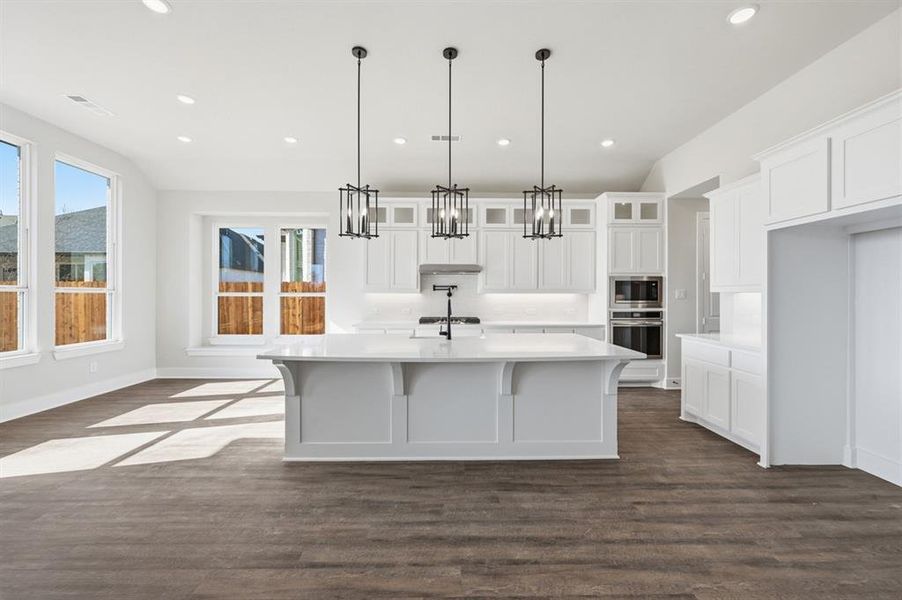 Furnished interior view inside a new home in Dove Hollow, Waxahachie (Image 8).