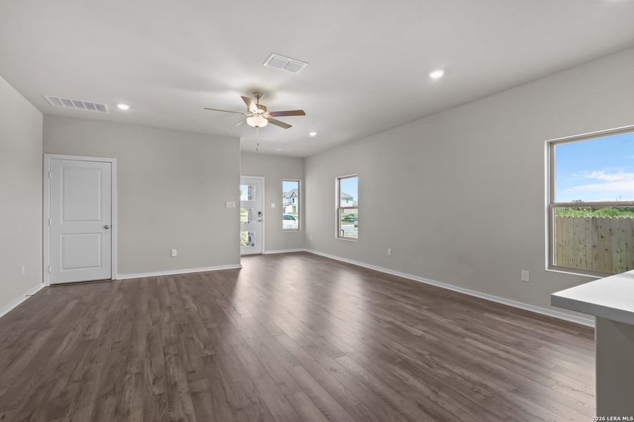 Spacious, unfurnished interior of a new home in The Parklands, Schertz (Image 25).