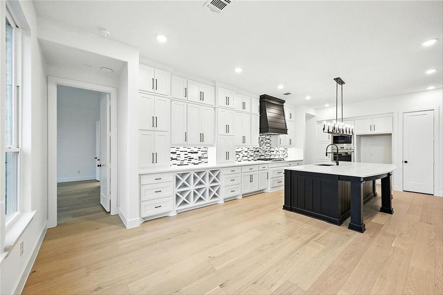 2720AmberLn220E024 2720AmberLn220E024