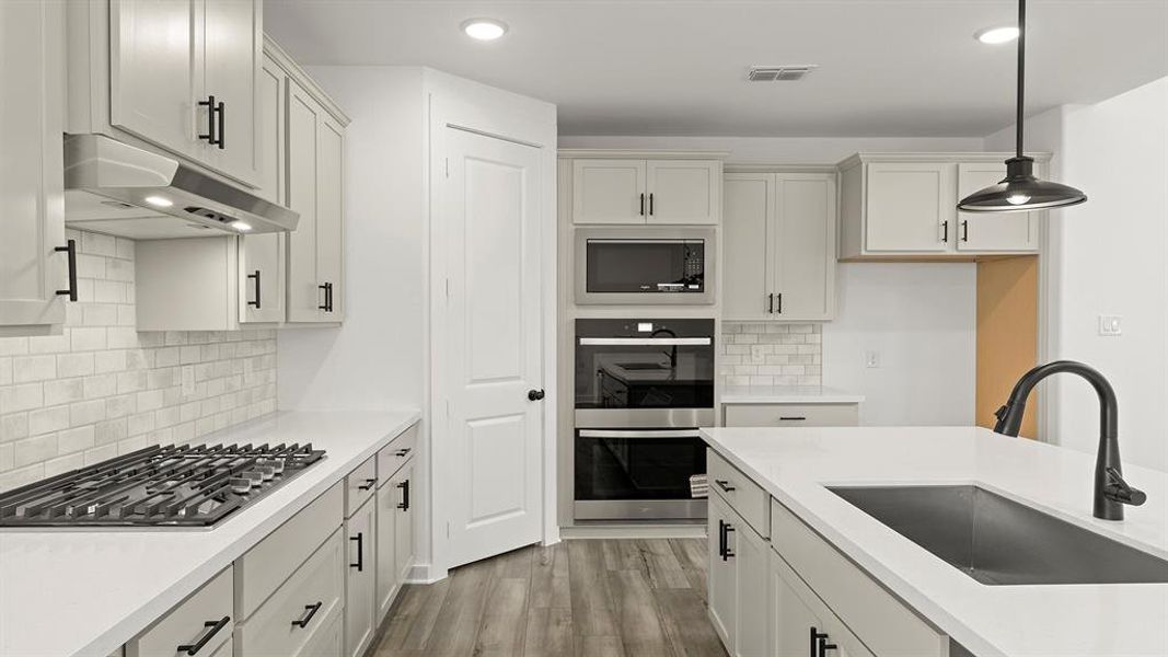 11. 1425 Clare - Kitchen (4)