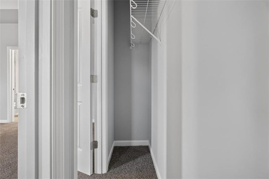 Spacious, unfurnished interior of a new home in , Eastanollee (Image 36).