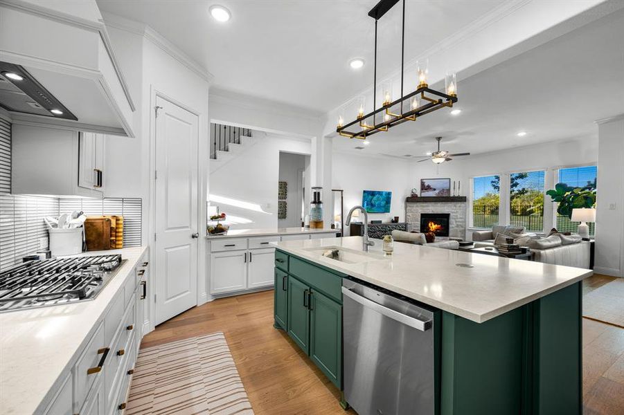 The gas cooktop is just waiting for your home chef. The gas cooktop is just waiting for your home chef.