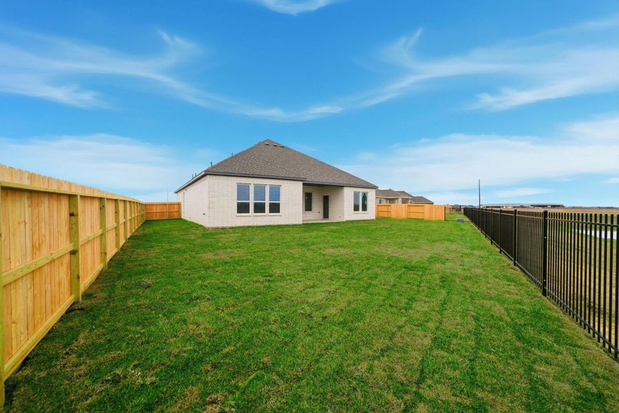 Exterior details and patio area of a home in Woodshore, Clute (Image 22). Exterior details and patio area of a home in Woodshore, Clute (Image 22).
