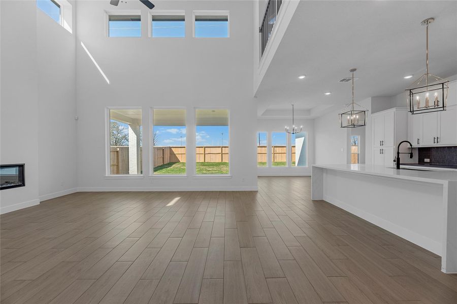 Representative image. Features, selections and colors may vary.