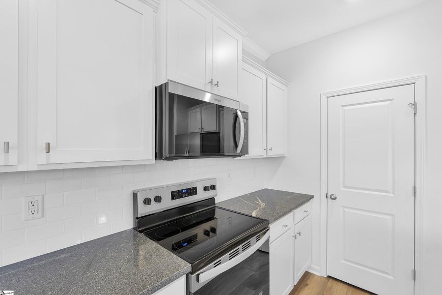 Furnished interior view inside a new home in Sedona, Greenville (Image 10).