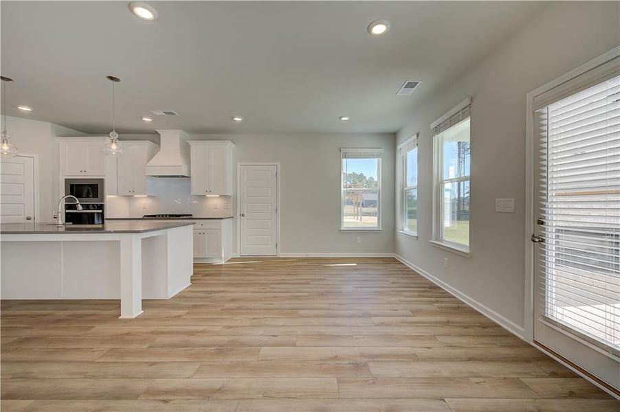 Spacious, unfurnished interior of a new home in Riverbend Overlook, Fayetteville (Image 14).