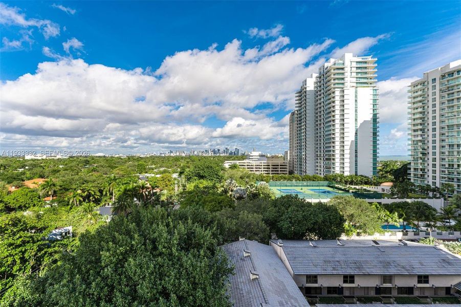 Condo located in Miami, FL showcasing its design and architecture (Image 26).