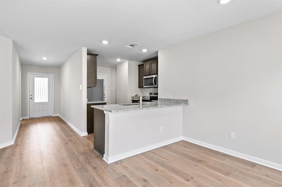 Furnished interior view inside a new home in College Park, Dallas (Image 10).