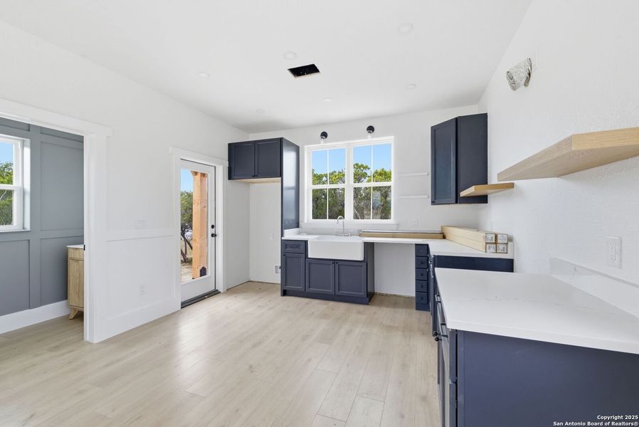 Furnished interior view inside a new home in , Bandera (Image 8).
