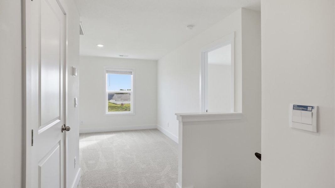 Spacious, unfurnished interior of a new home in Millstone Village, Morristown (Image 31).