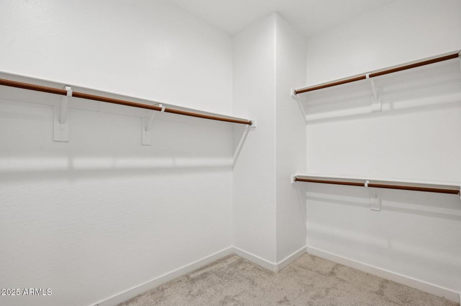 Large Primary Wal-in Closet