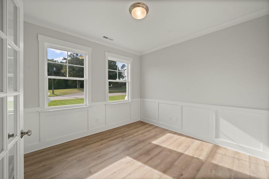 Spacious, unfurnished interior of a new home in Redland, Advance (Image 20).