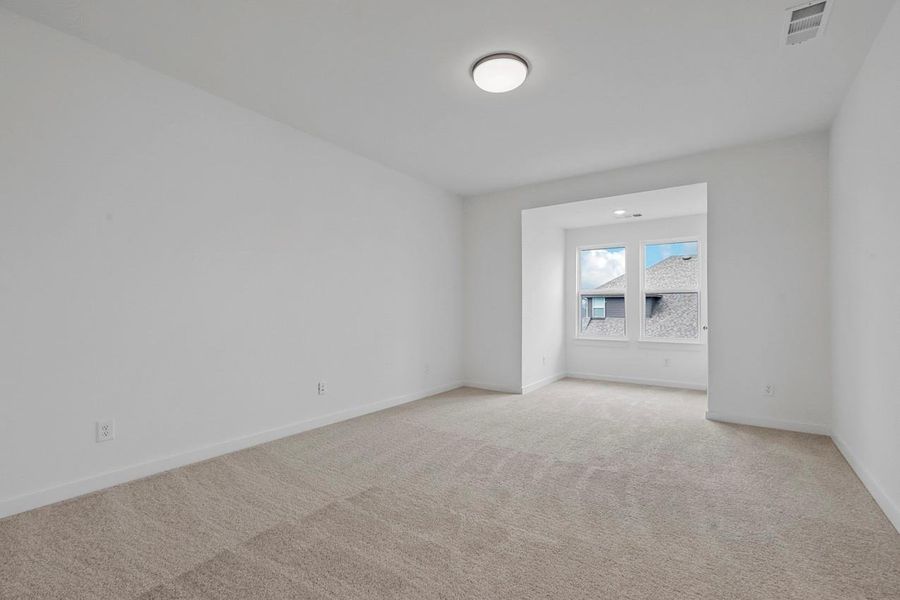 Spacious, unfurnished interior of a new home in Riceland, Mont Belvieu (Image 31).