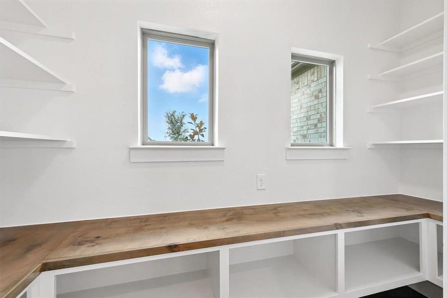 Spacious, unfurnished interior of a new home in , Venus (Image 35). Spacious, unfurnished interior of a new home in , Venus (Image 35).