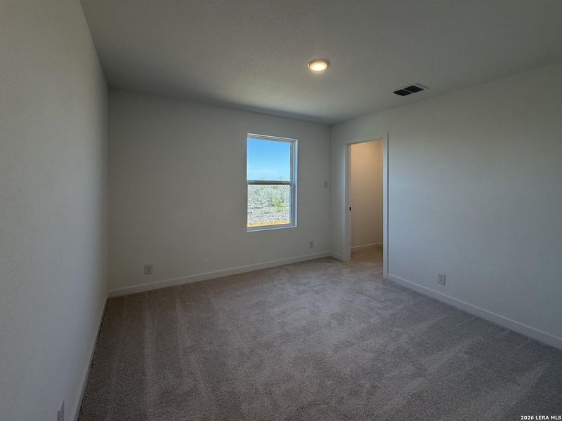 Spacious, unfurnished interior of a new home in Nopal Valley, San Antonio (Image 15).
