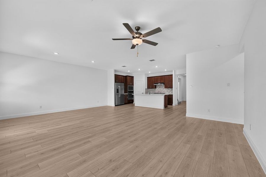 Spacious, unfurnished interior of a new home in Madero 50s, Fort Worth (Image 14).