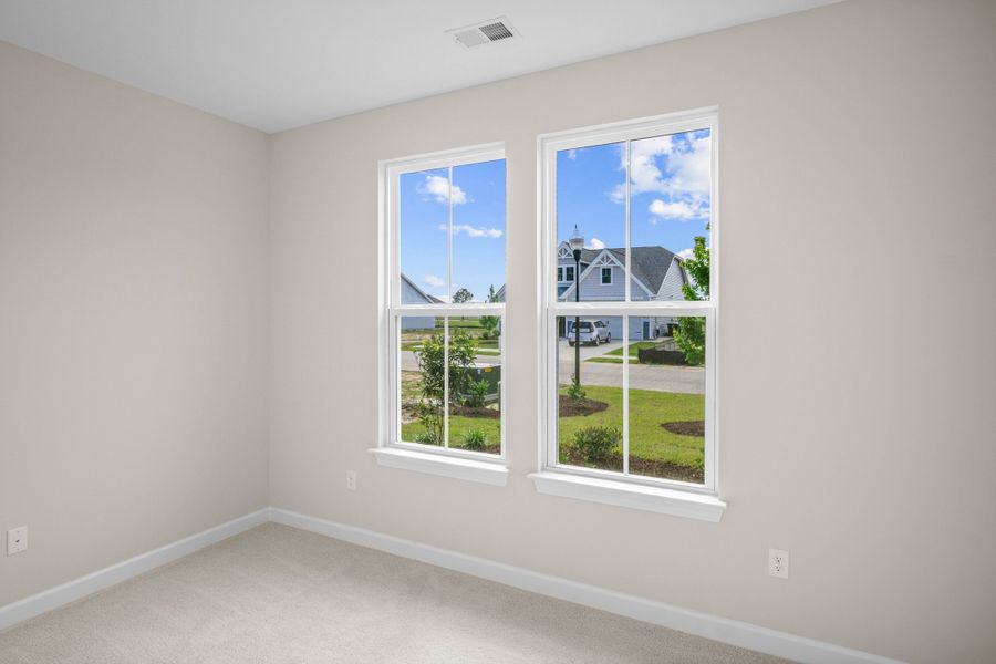 Spacious, unfurnished interior of a new home in Coastal Club of the Carolinas, Calabash (Image 14).