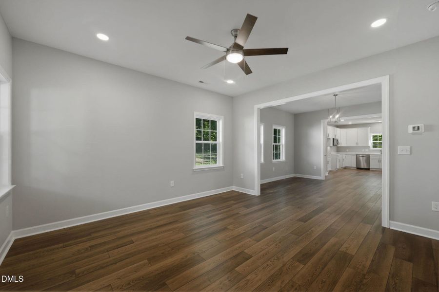 4-web-or-mls-Living_Dining_Kitchen0002_e
