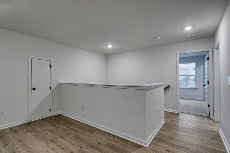 Spacious, unfurnished interior of a new home in Arcadia, Myrtle Beach (Image 34).