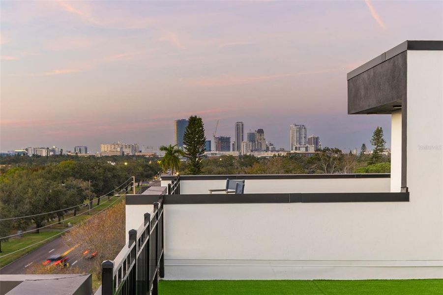 Exterior details and patio area of a home in , St. Petersburg (Image 38).
