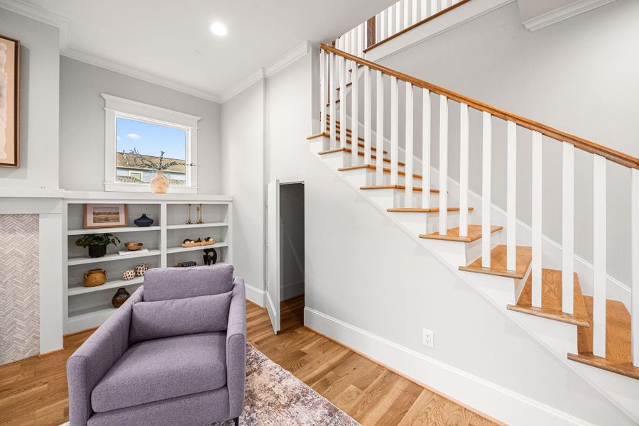 Note the storage space under the stairs. Note the storage space under the stairs.