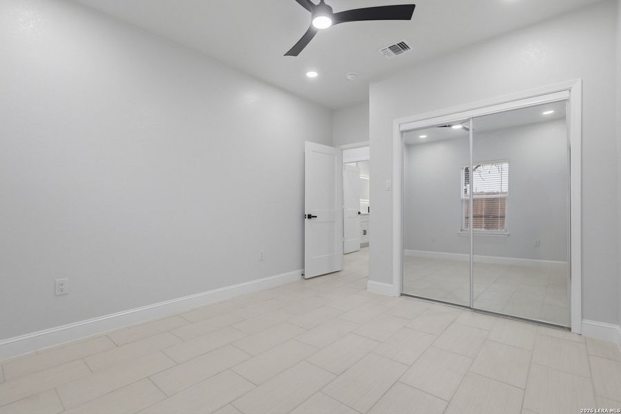 Spacious, unfurnished interior of a new home in , San Antonio (Image 25).