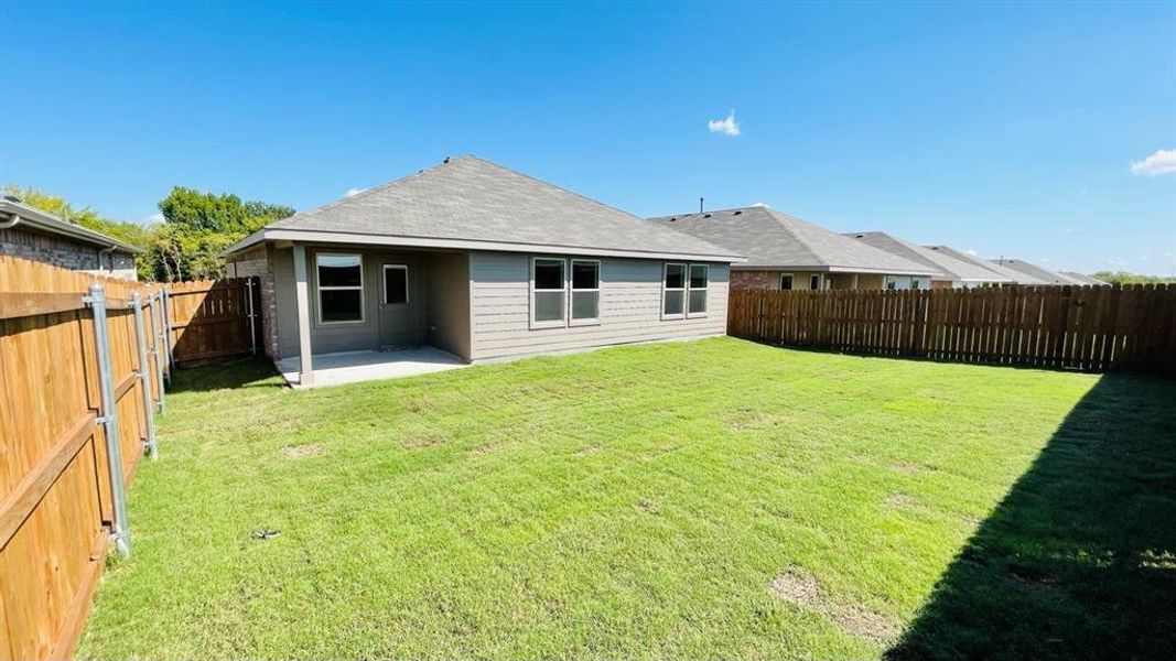 Exterior details and patio area of a home in Sunnycreek, Fort Worth (Image 3). Exterior details and patio area of a home in Sunnycreek, Fort Worth (Image 3).