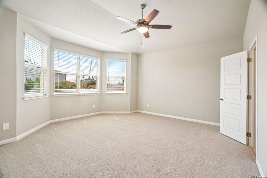 Spacious, unfurnished interior of a new home in Catalina, Converse (Image 21).