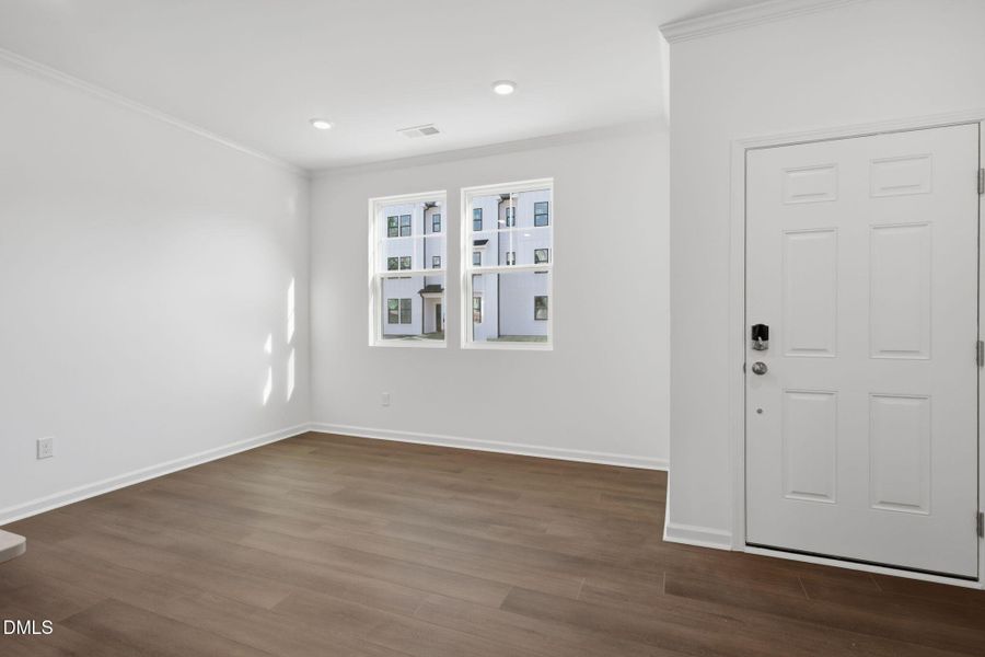 SUN_ElmGrove_Pic_Jackson_QMI_23_Foyer_1o SUN_ElmGrove_Pic_Jackson_QMI_23_Foyer_1o