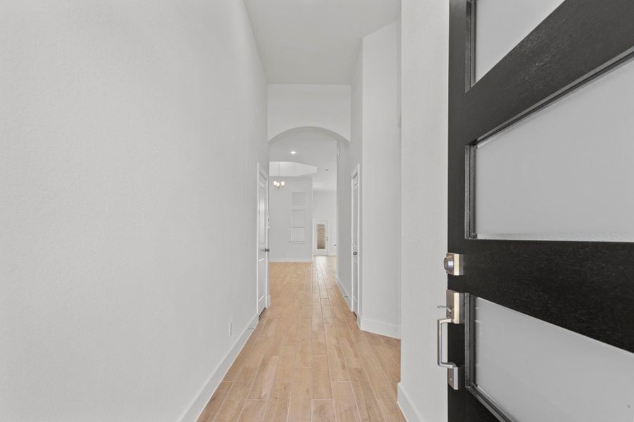 Grand entry with high ceilings and beautiful carefree wood tile flooring! Grand entry with high ceilings and beautiful carefree wood tile flooring!