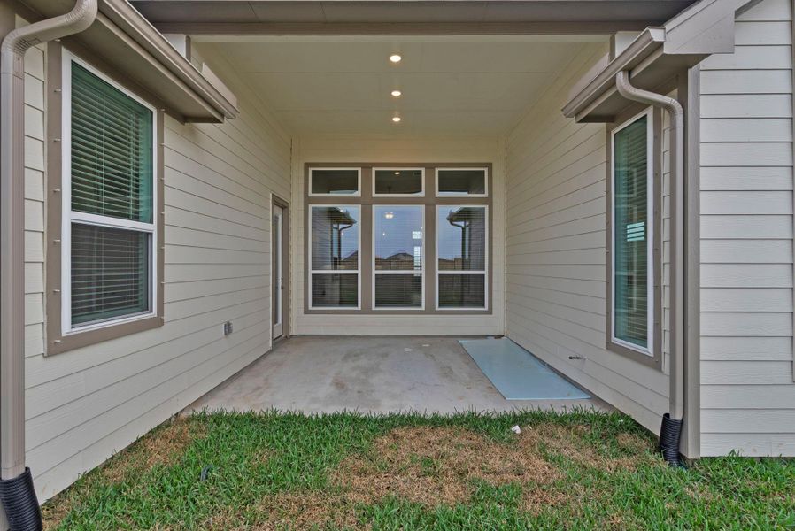 **Photos are representative - not of actual home** **Photos are representative - not of actual home**