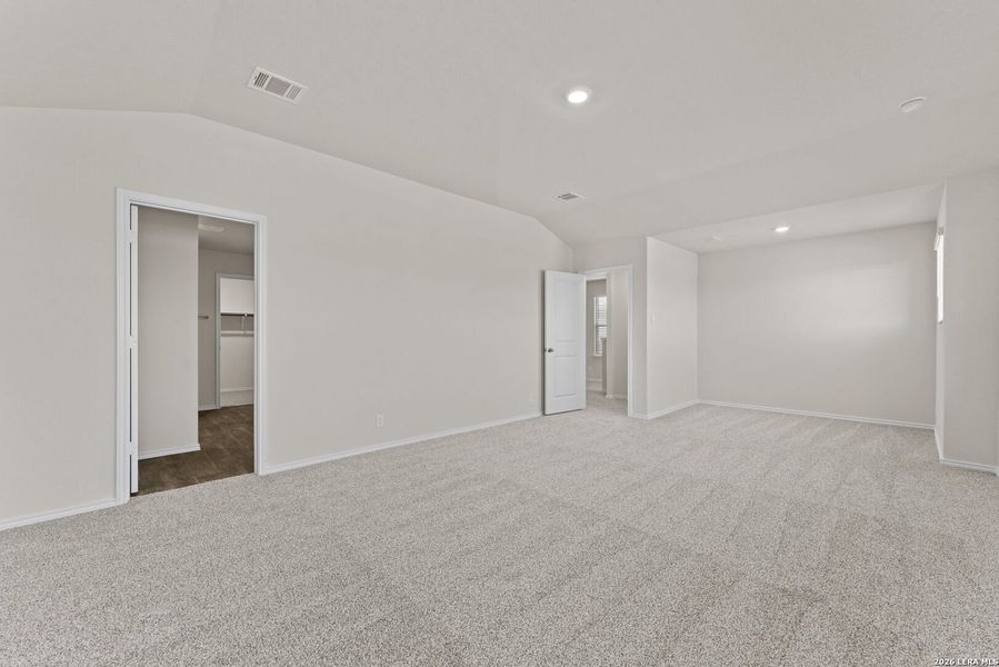 Spacious, unfurnished interior of a new home in Applewood, San Antonio (Image 29). Spacious, unfurnished interior of a new home in Applewood, San Antonio (Image 29).