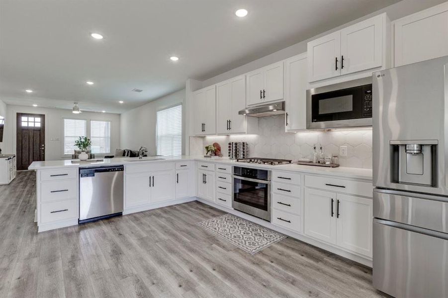 Furnished interior view inside a new home in Heritage Towne, Grand Prairie (Image 12).