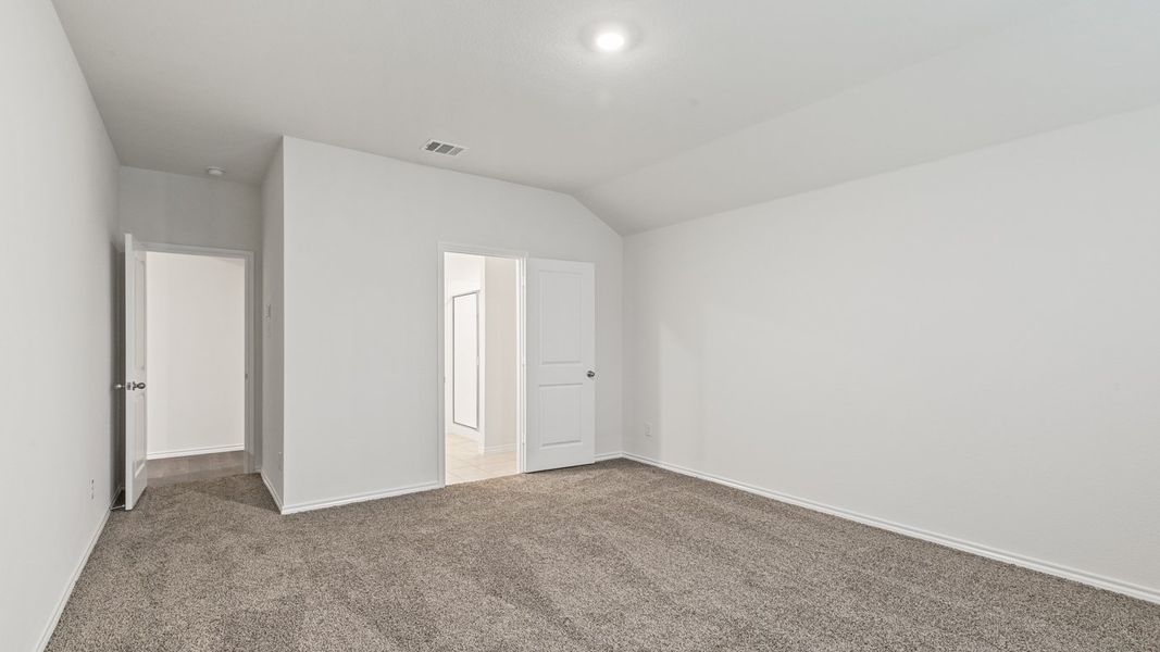 Representative unfurnished interior of a home built from the Florence by D.R. Horton in Blaire Lake, Tyler (Image 9).