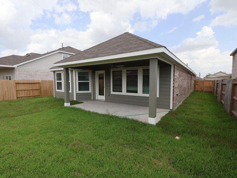 Exterior details and patio area of a home in Miller's Pond, Rosenberg (Image 4).
