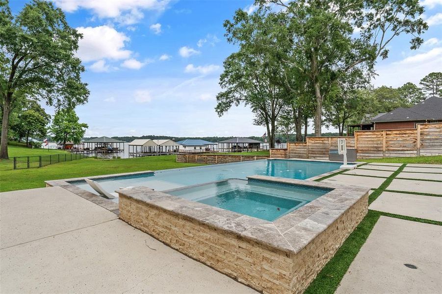 Community amenities in , Tyler (Image 33).