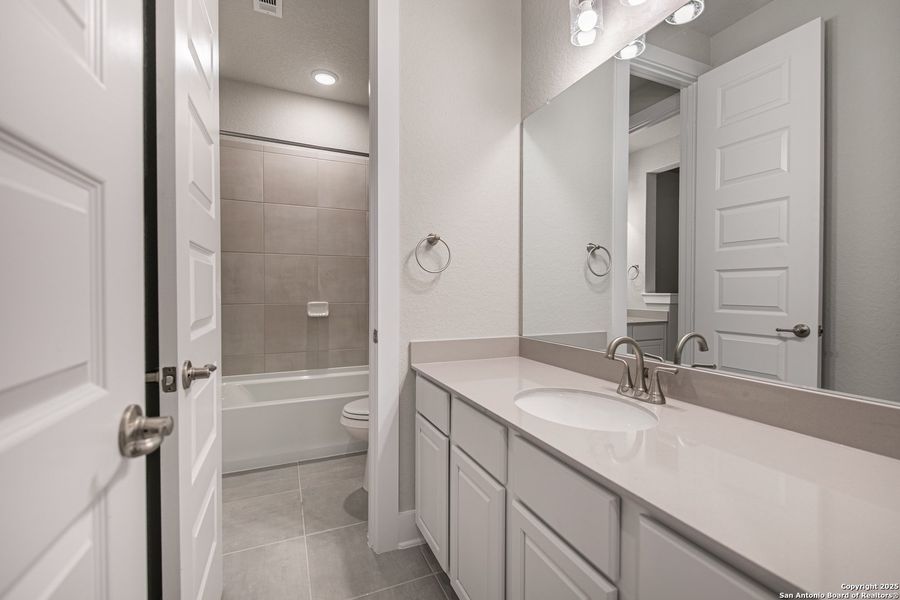 Furnished interior view inside a new home in Mesa Western, Cibolo (Image 13).