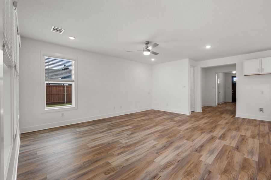 Spacious, unfurnished interior of a new home in Heritage Towne, Midlothian (Image 35). Spacious, unfurnished interior of a new home in Heritage Towne, Midlothian (Image 35).