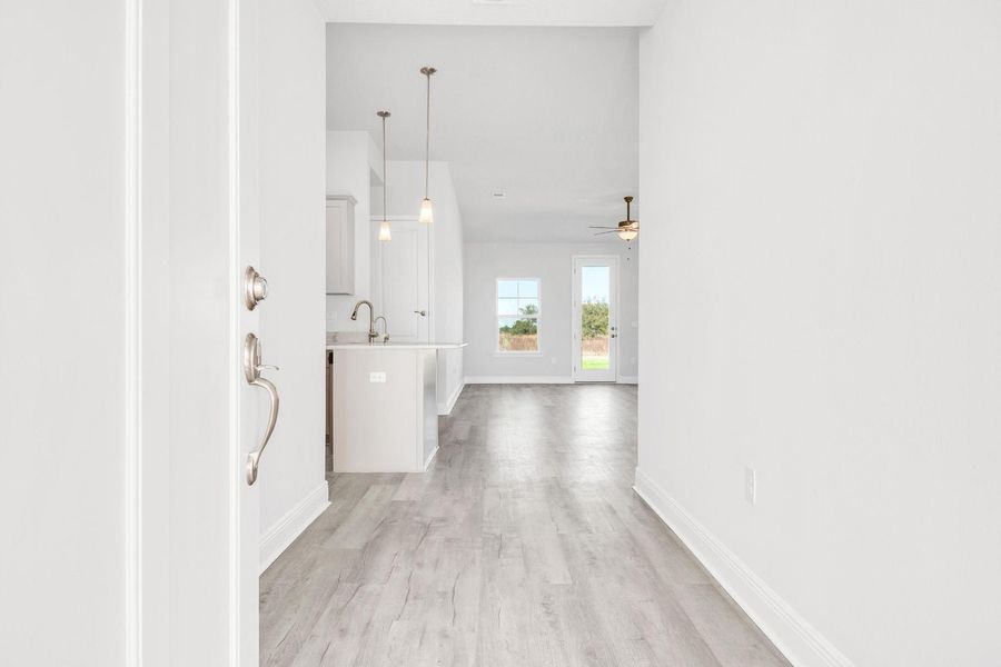 Spacious, unfurnished interior of a new home in The Bluffs at Lafayette, Freeport (Image 9).