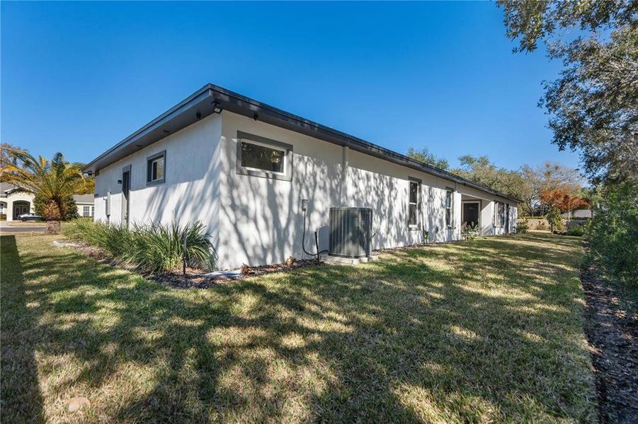 Exterior details and patio area of a home in , Land O' Lakes (Image 33).