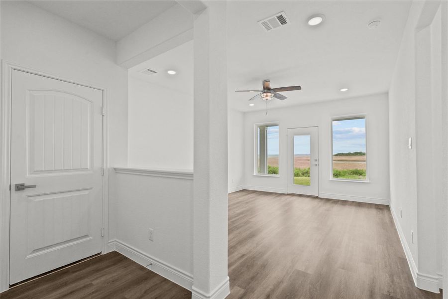 Spacious, unfurnished interior of a new home in , Texas City (Image 22).