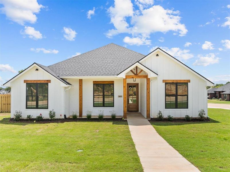 Front exterior of a new home in , Lindale, TX, highlighting curb appeal (Image 19).